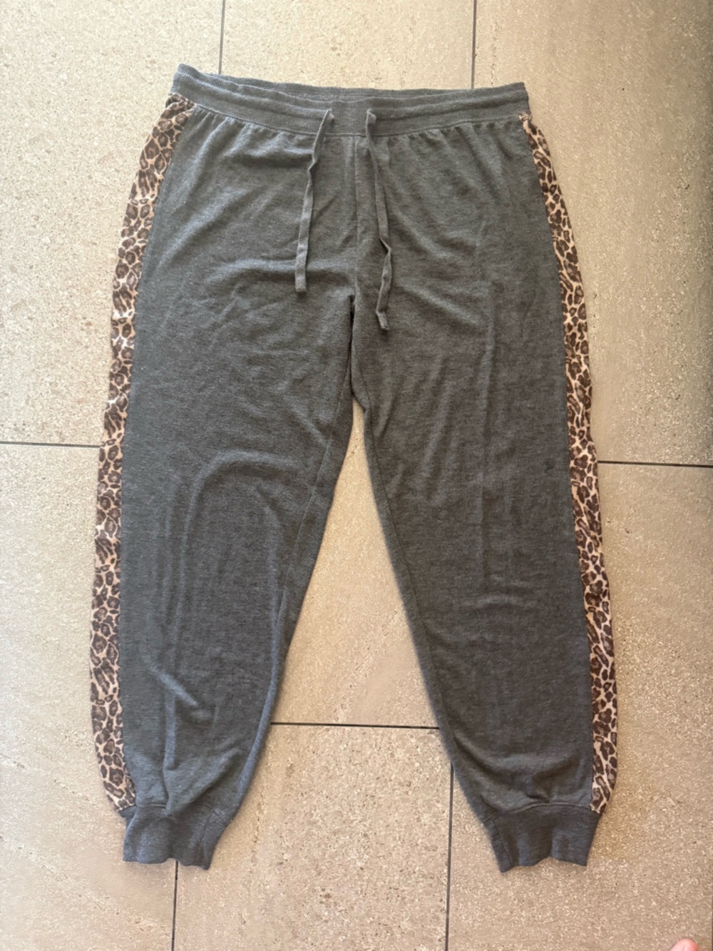 grey leopard print joggers Size L #leopardprint #loungewear
